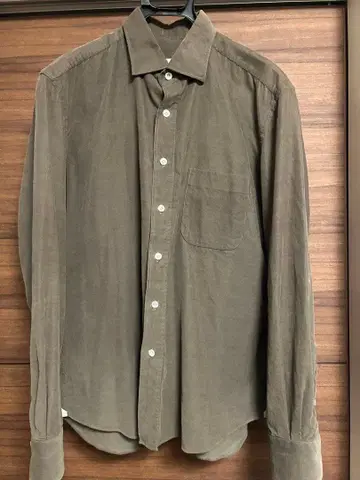 에리코 포르미콜라 올리브 카키 코듀로이 셔츠