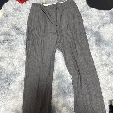 그레이 스트라이프 슬랙스