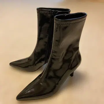 [ 새상품급 ] 릴리 브라운 스틸레토 숏부츠 23.5 블랙