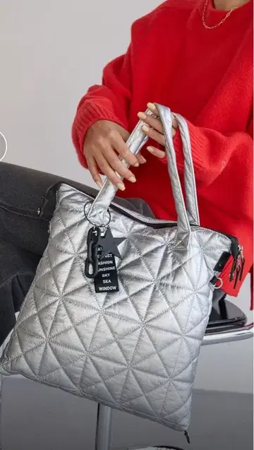 BAYFLOW 실버 퀼팅 토트백