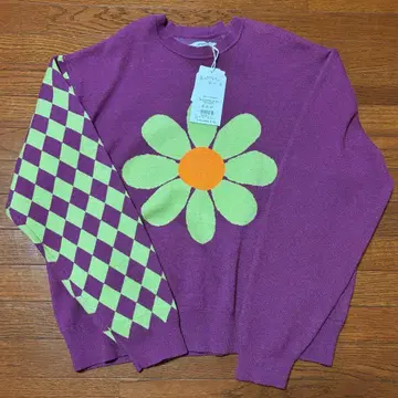 택 포함 모티브 로고 니트 플라워