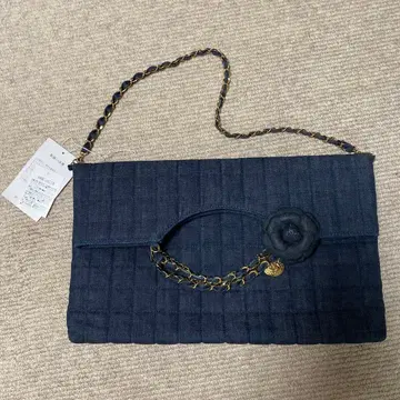 잉게보그 까멜리아 코사지 & 메탈 체인 부착 데님 백 미사용 새상품