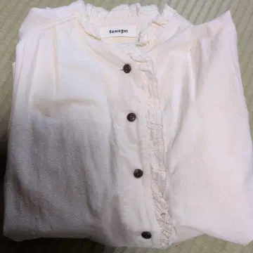 tumugu: 프릴 긴팔 셔츠 아이보리