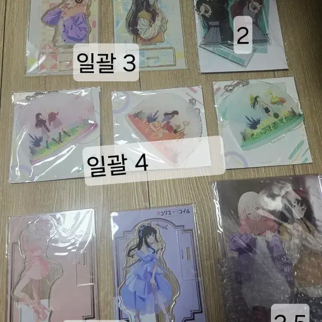 리코리스 리코일 아크릴스탠드 판매합니다.