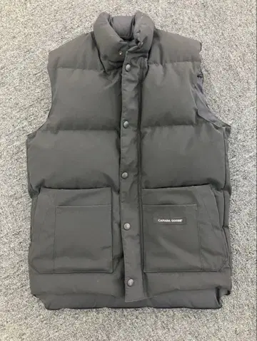 CANADA GOOSE 블랙 다운 베스트 XS/TP
