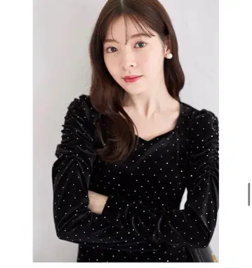 스톤 부착 파워 숄더 컷 벨로아 원피스