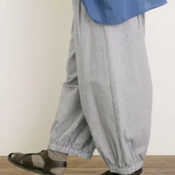 사만사 모스모스 면린넨 평직 허리 절개 개더 벌룬 팬츠 (네이비)