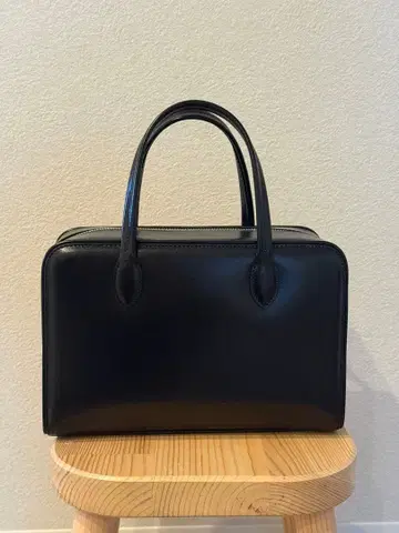 투티에 TOUT Y EST 로케 스몰 백