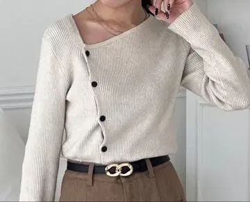 새상품 제본 아지메 넥 버튼 리브 니트 아이보리