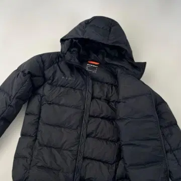마모트 다운 재킷 블랙 후드 부착