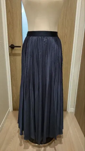 아나이 네이비 플리츠 롱 스커트