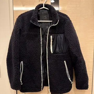 데상트 보아 플리스 자켓 블랙