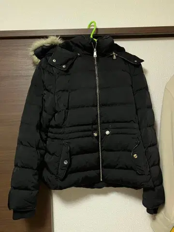 퍼 후드 블랙 다운 자켓