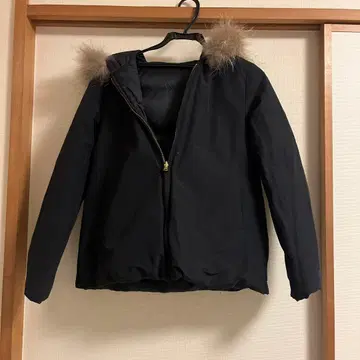 뷰티 앤 유스 블랙 다운 자켓 후드 퍼 포함 리버서블