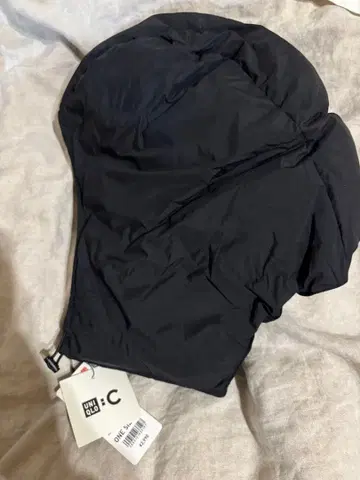새상품 UNIQLO C 나일론 후디드 넥워머 블랙 유니클로