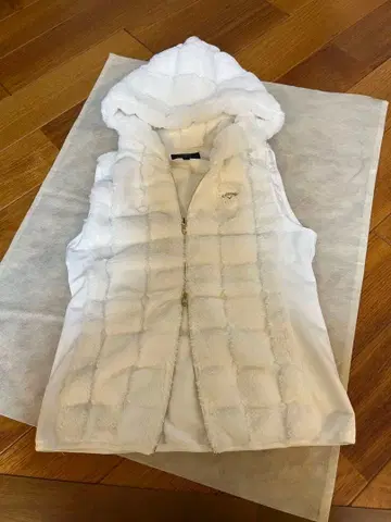 캘러웨이 화이트 후드 부착 베스트