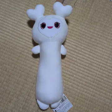 트와이스의 화이트 봉제 인형