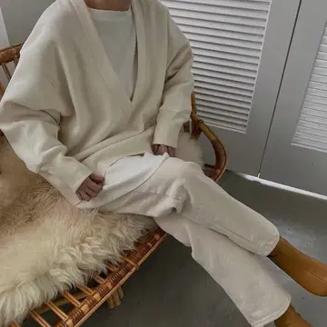 Willfully raised back deep Vneck sweat