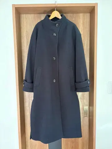 Discoat 블랙 울라이크 스탠드 롱 코트