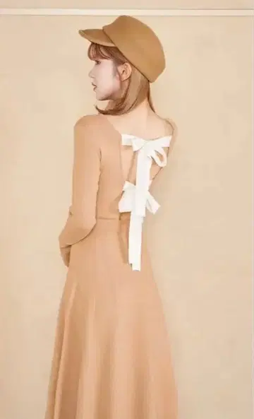 Darich 백리본 플레어 롱 니트 원피스 (베이지)