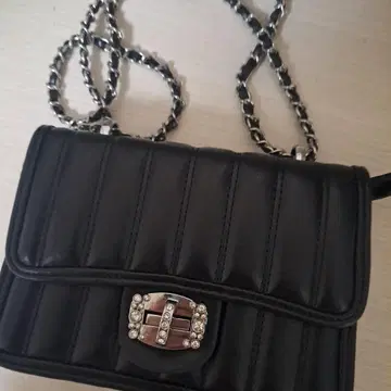 블랙 퀼팅 숄더백