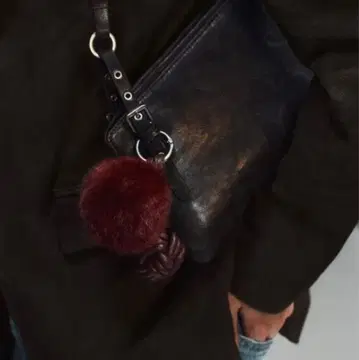 [ 이번 시즌 ZARA 미사용 ] 인조 모피 노트 참 가격 인하 불가