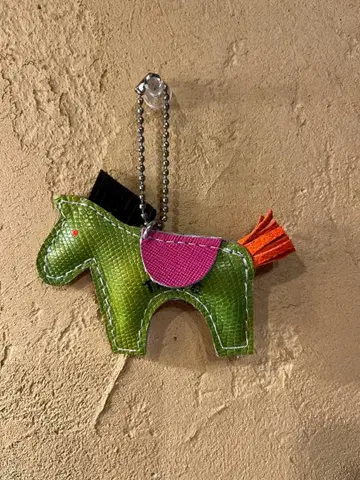 TV에서 소개된 [행운을 부르는 가죽 호스 참]