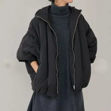 새상품급 비어즐리 돌먼 다운 후드 부착 루즈핏 블랙