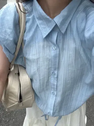 YOURMLE의 BALLOON SLEEVE SHIRT