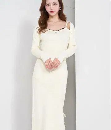 다리치 아이보리 롱 니트 원피스