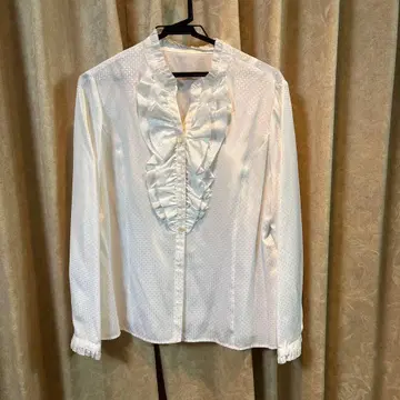 레리안 프릴 달린 긴팔 셔츠 화이트