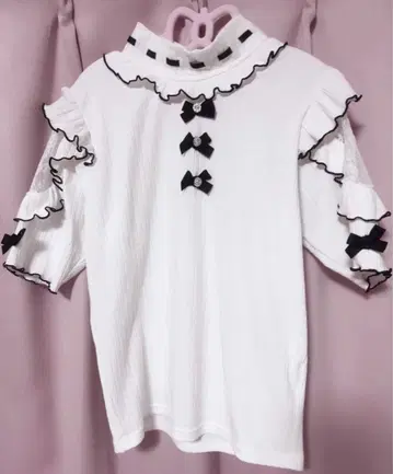 노에미 키라키라 리본 오픈 숄더 프티 하이 티셔츠