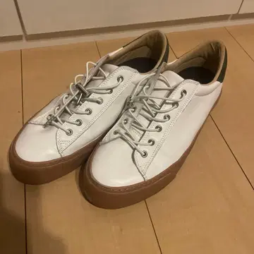 SLACK 화이트 스니커즈