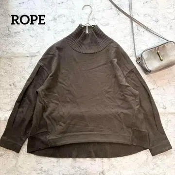 [ ROPE ] 로페 니트 콤비 터틀넥 니트 올리브 백 슬릿