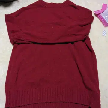 빨간색 니트 긴팔 스웨터