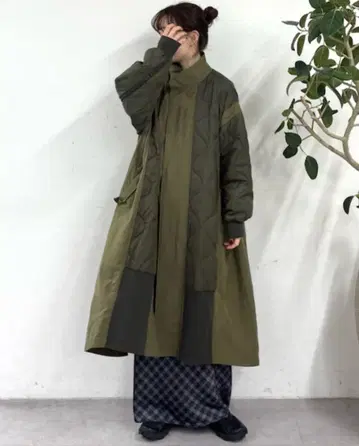 올리브 그린 퀼팅 롱 코트