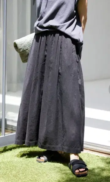 택 포함 미사용 새상품 이에나 린넨 레이온 태그 개더 롱 스커트 블랙