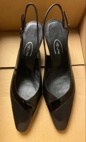 ACE 블랙 슬링백 펌프스