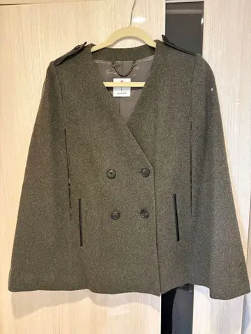 그레이 브라운 더블 브레스트 케이프 코트