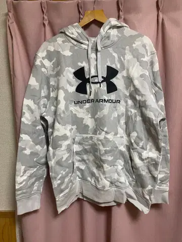 UNDER ARMOUR 카모 패턴 후드티