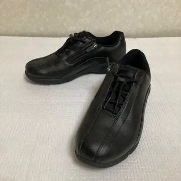 미즈노 지퍼 달린 블랙 스니커즈 23.5cm