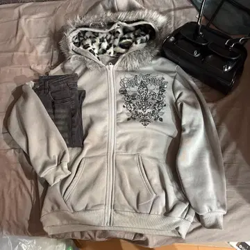 그레이 후드 부착 후드티와 플레어 팬츠 세트