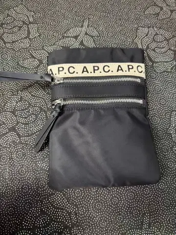 A.P.C. 블랙 사코슈