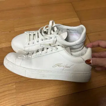 당일 발송 EMPORIO ARMANI 화이트 스니커즈 40