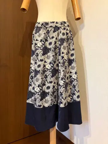 자유구 42 꽃무늬 플레어 스커트 새상품급