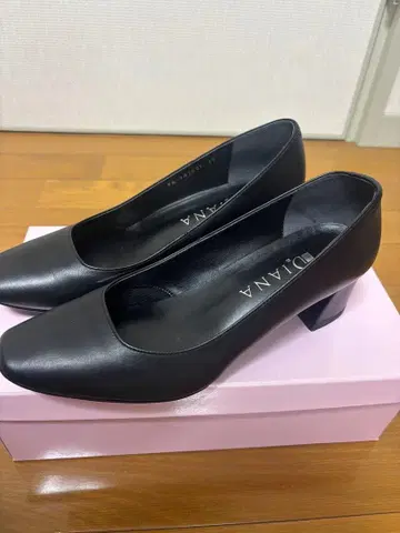 DIANA 블랙 펌프스