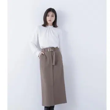 NATURAL BEAUTY BASIC 벨티드 아웃 포켓 내로우 스커트