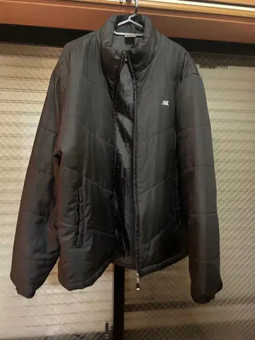 new balance 블랙 퀼팅 자켓