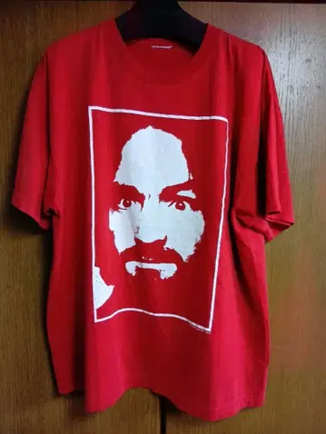 찰스 맨슨 티셔츠