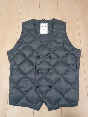 새상품급 TAION 타이온 다운 베스트 V넥 그레이